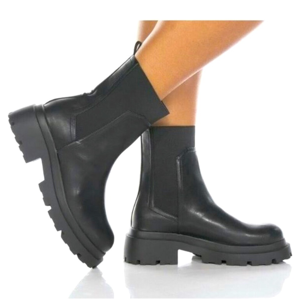 Dolce Vita “Brody” Black Lugged Sole Pull-On Chelsea Boot (size: 9)